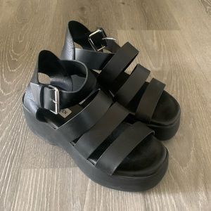 Steve Madden black chunky strappy leather sandal platform